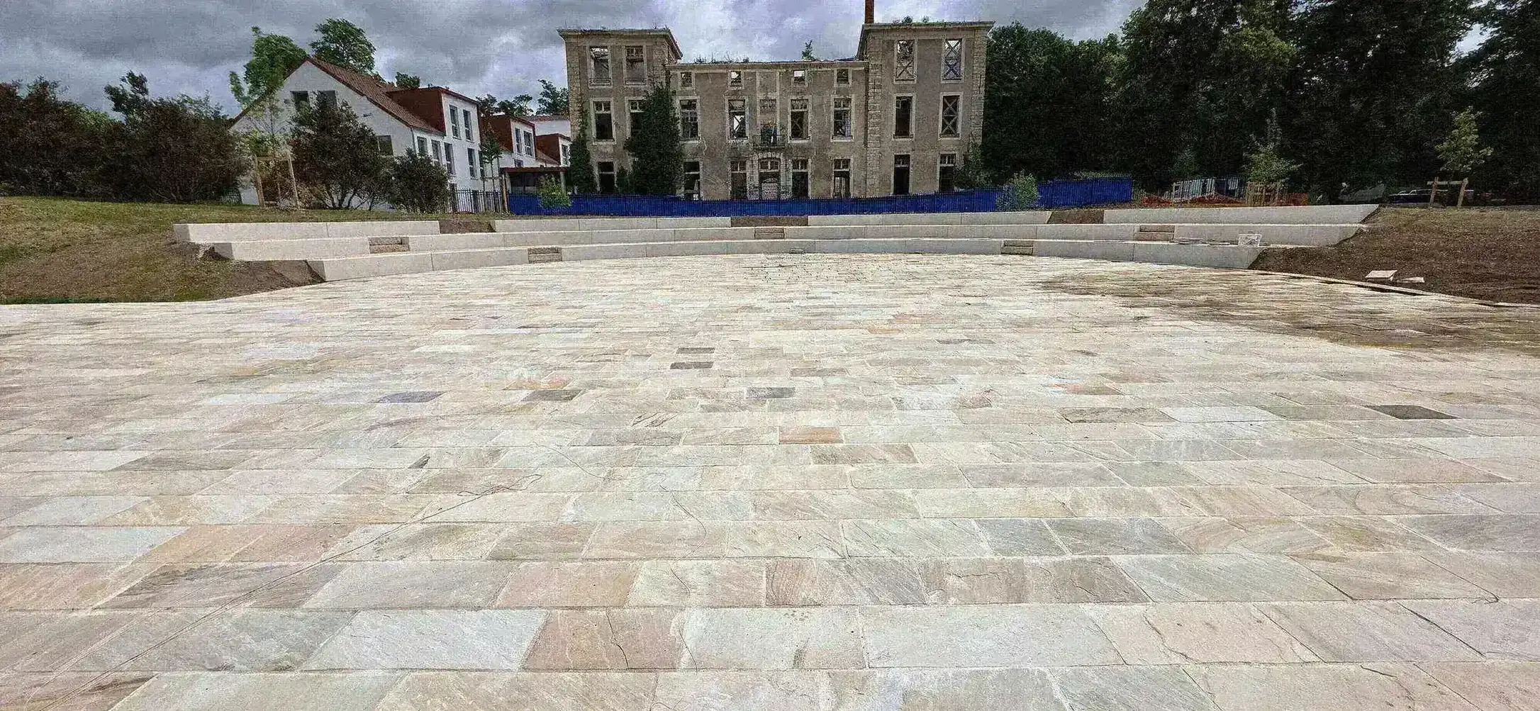 Le dallage calcaire pour les grands espaces publics