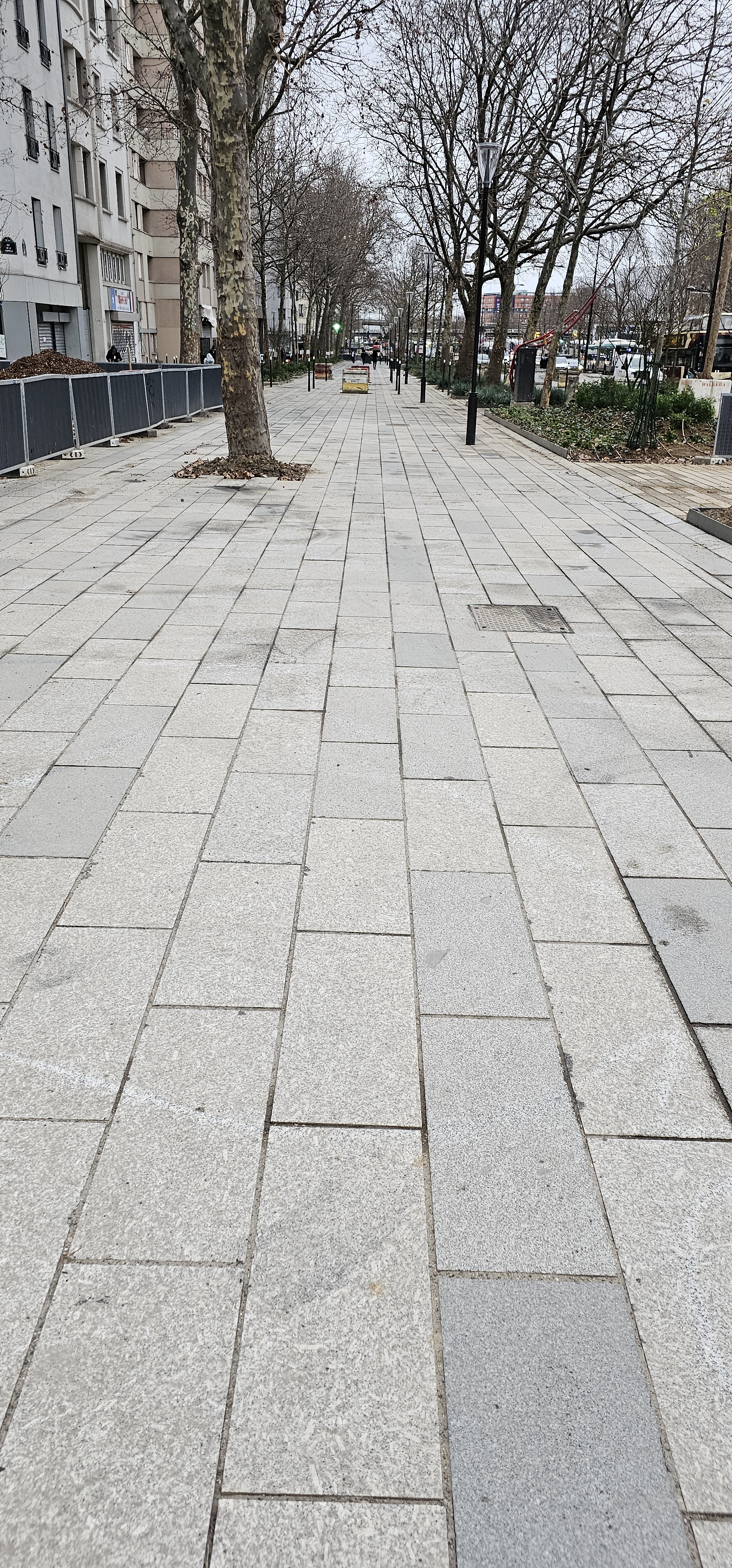 Aménager une promenade urbaine en dalles de granit
